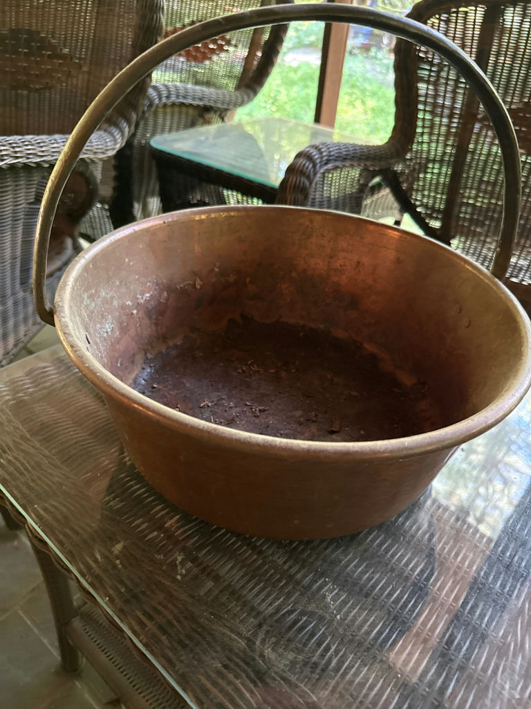 Copper pot with curved bail handle - image 1 of 2