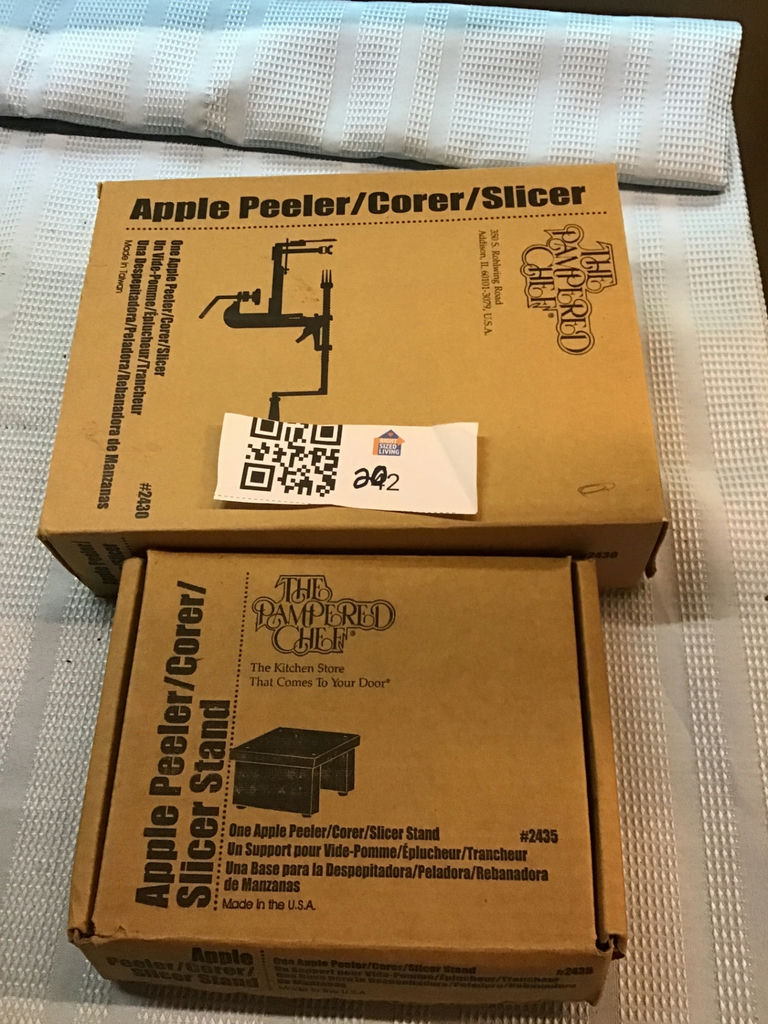 Apple Peeler/Corer/Slicer with Stand (Pampered Chef) - image 1 of 3