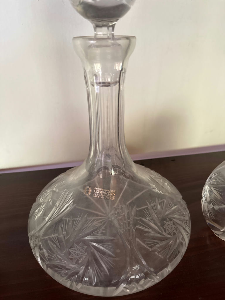 Hand-cut crystal decanter with two matching stoppers - image 2 of 3