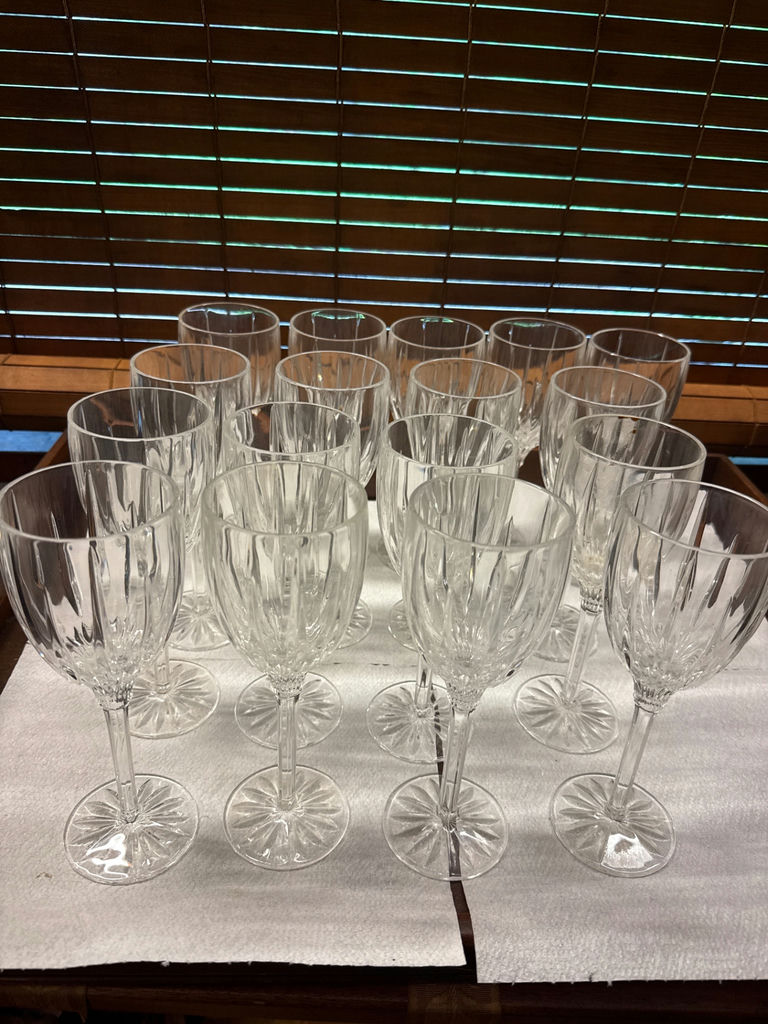 Crystal stemware wine glasses - image 3 of 3