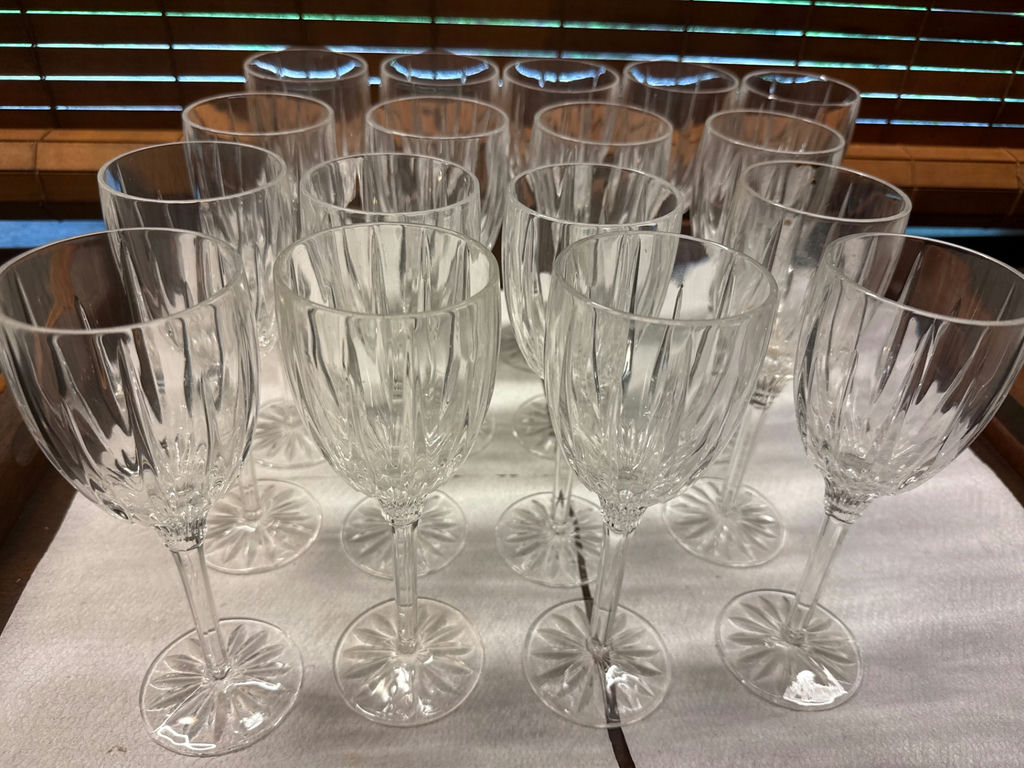 Crystal stemware wine glasses - image 1 of 3