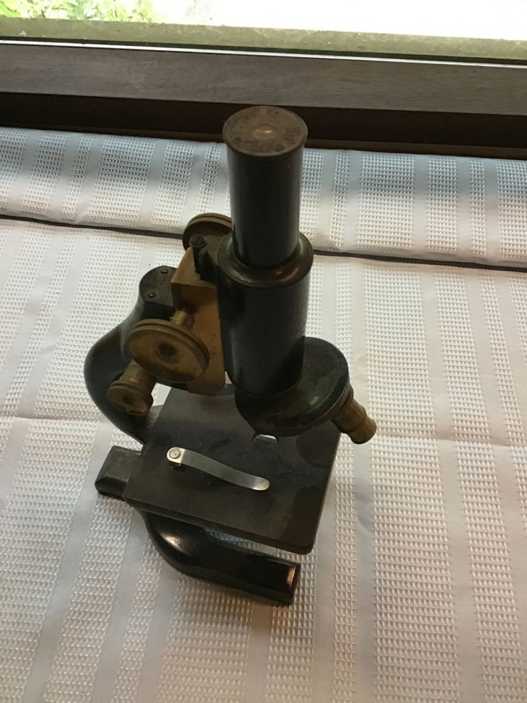 Vintage microscope with brass adjustment knobs - image 3 of 4