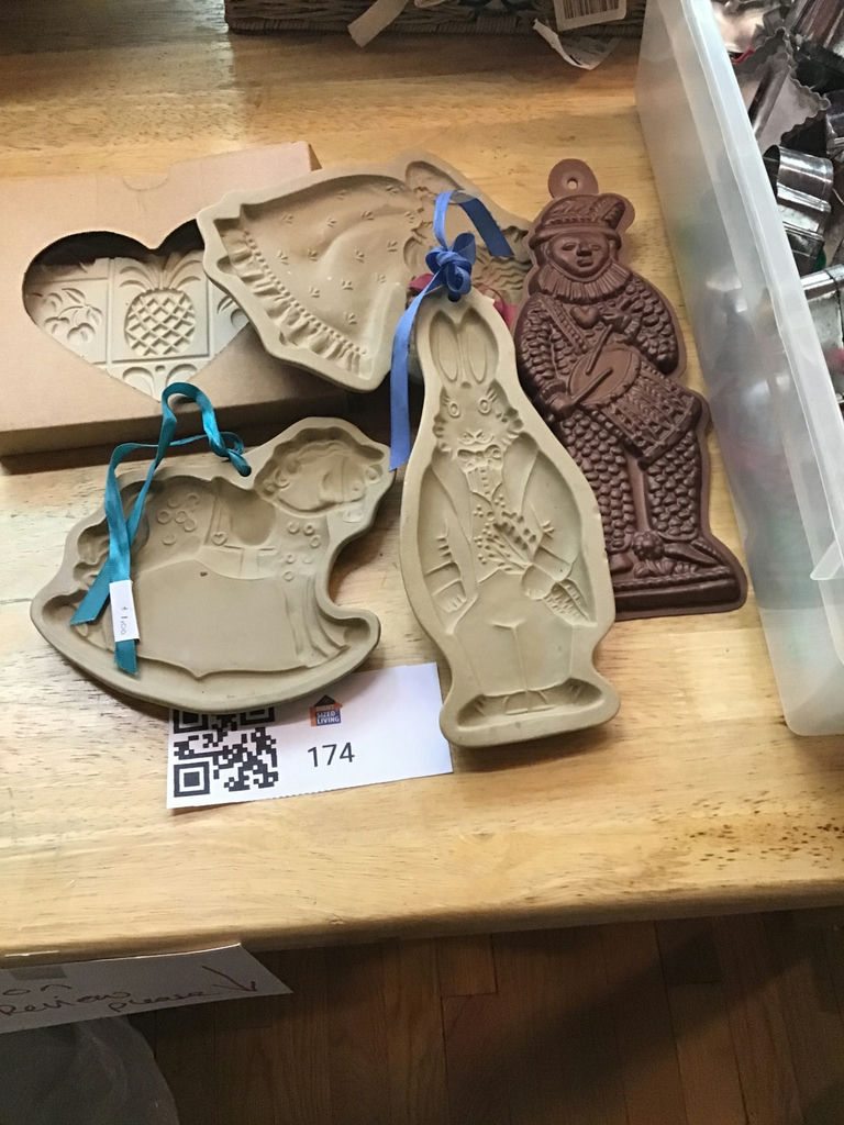 Assorted baking molds and cookie cutters - image 1 of 3
