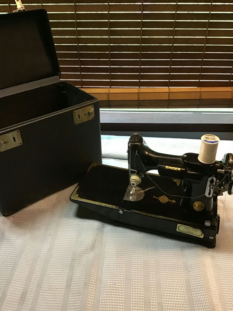 Vintage Singer sewing machine with case - image 2 of 3