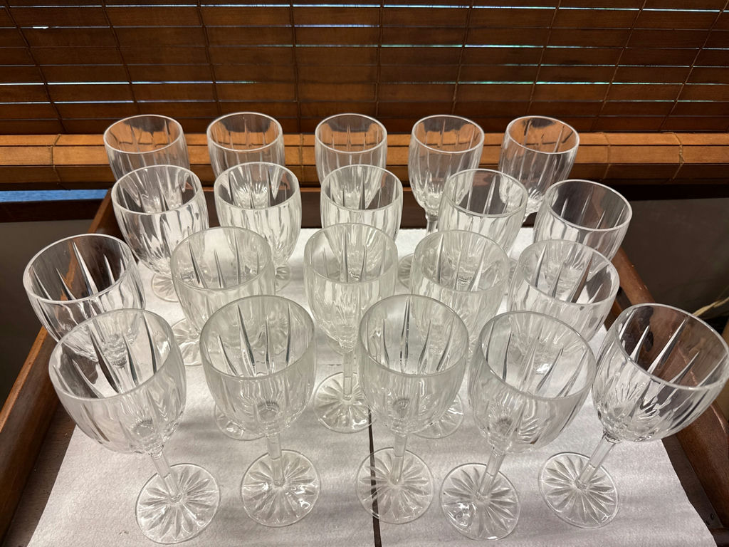 Clear Crystal Wine Glasses (Stemware) - image 2 of 3