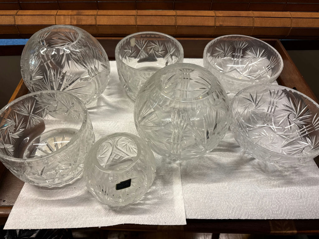 Set of etched crystal bowls - image 1 of 3
