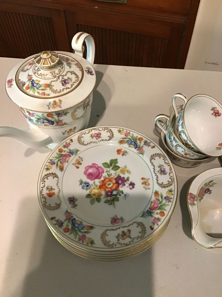 Floral porcelain dinnerware and tea set - image 2 of 3
