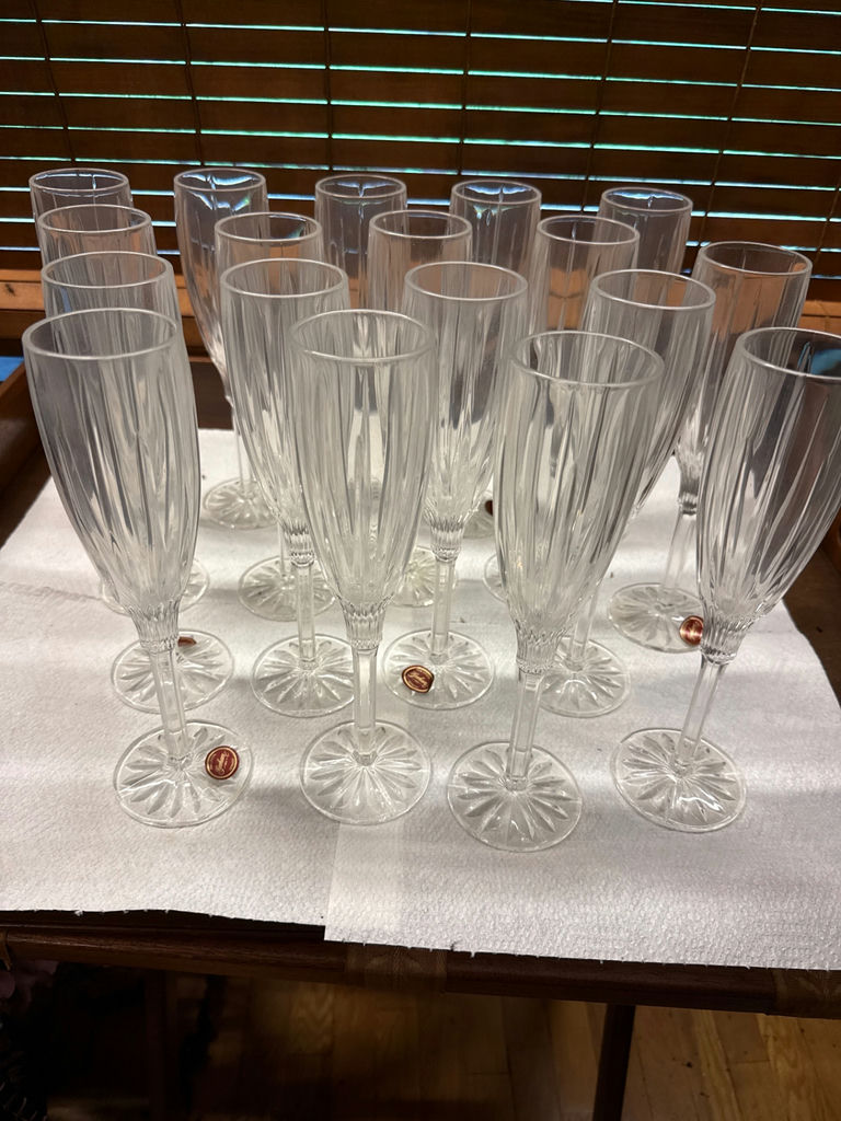 Set of crystal champagne flutes - image 1 of 1