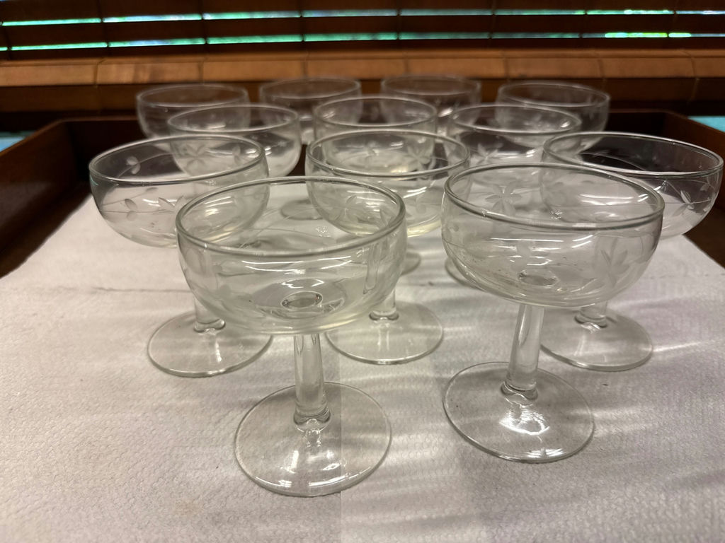 Set of etched crystal glass coupe glasses - image 1 of 2