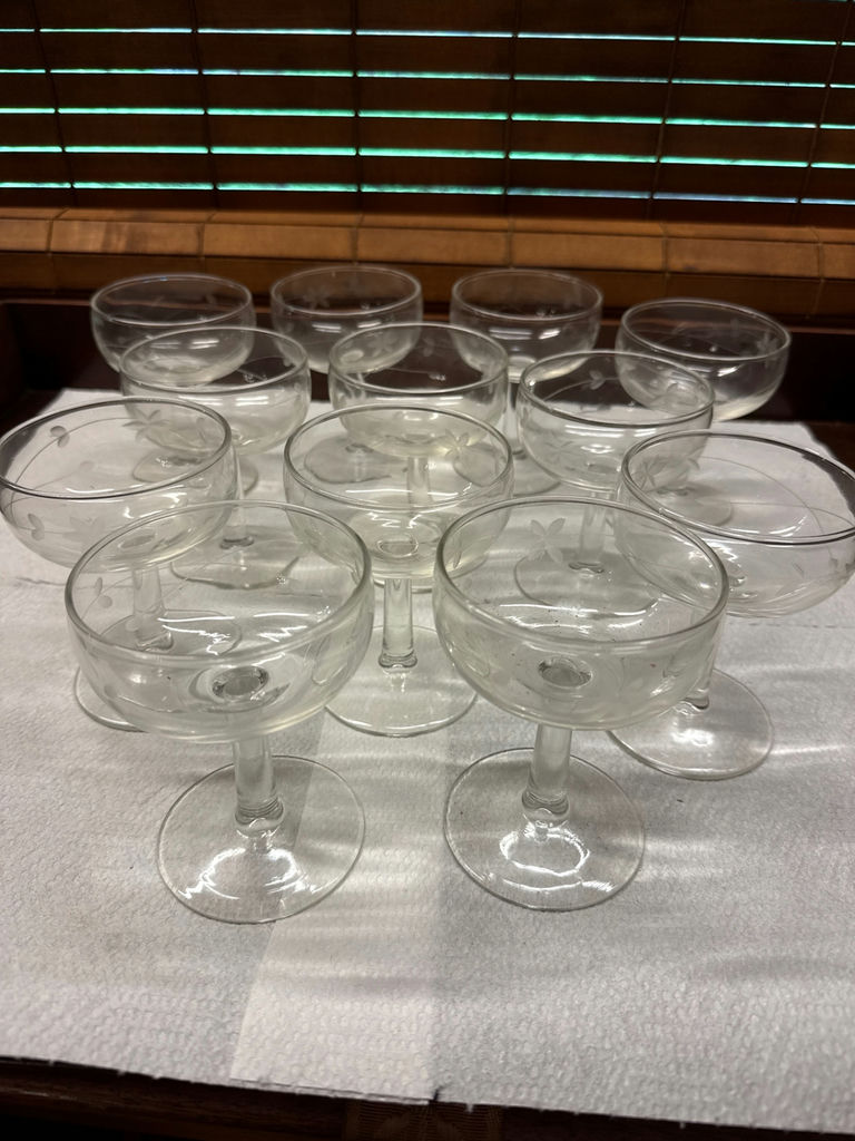 Set of etched crystal glass coupe glasses - image 2 of 2