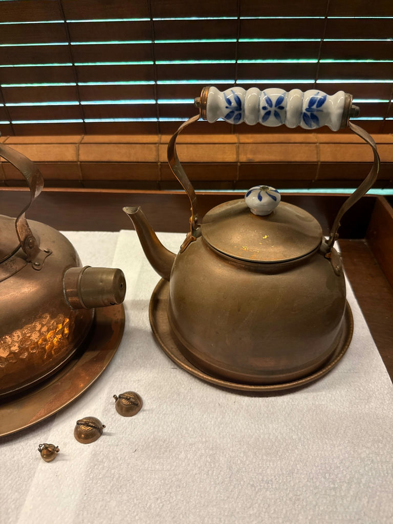 Pair of copper kettles with ceramic-handled lids - image 3 of 4