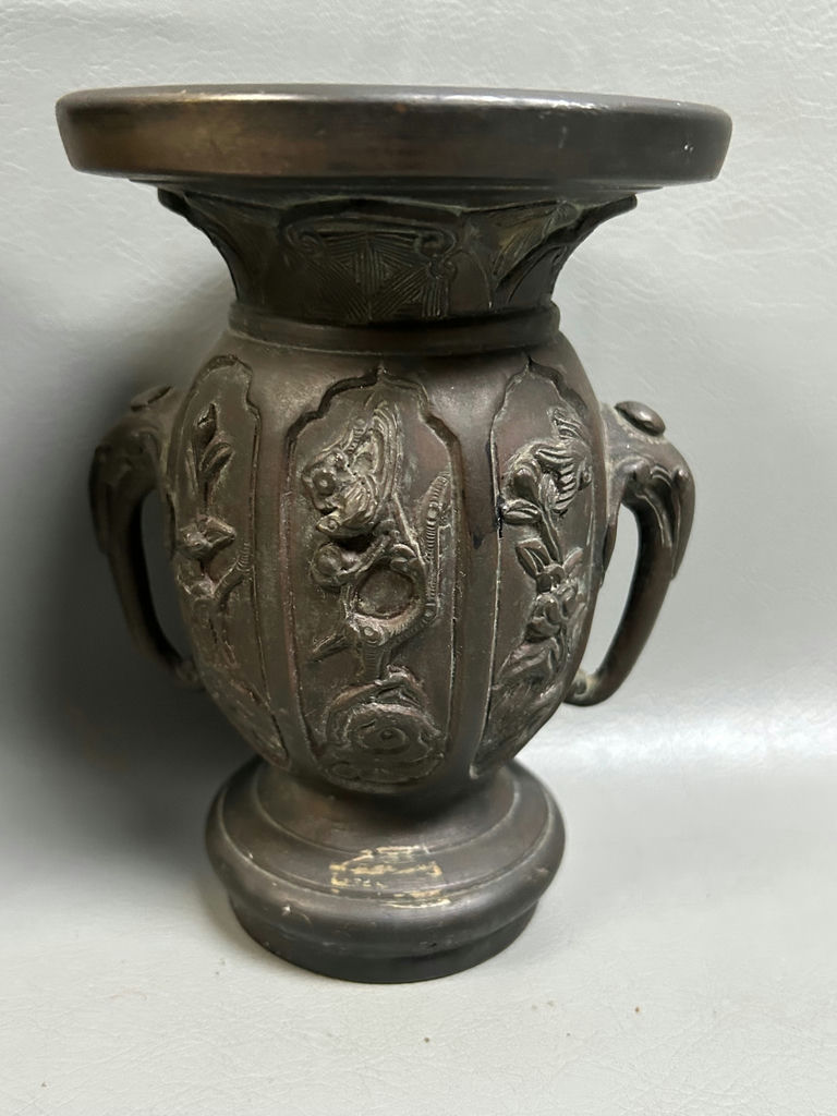 1900s Pair of Japanese Bronze Vases - image 6 of 7