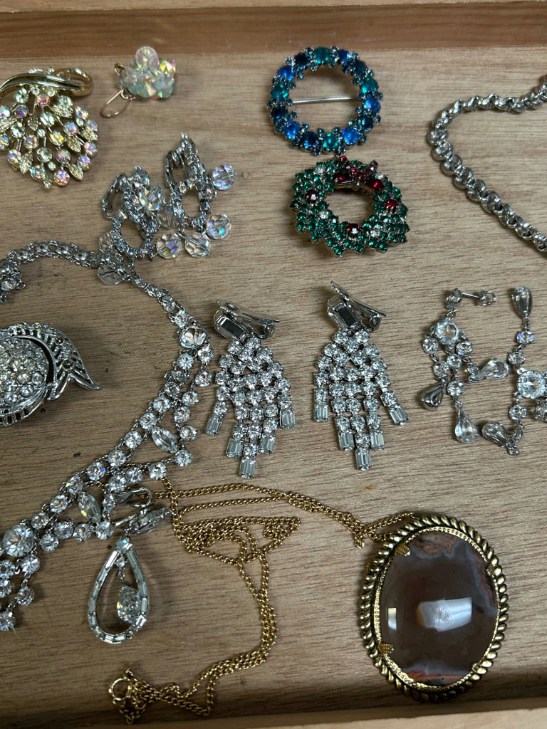 Costume Jewelry  - image 8 of 9