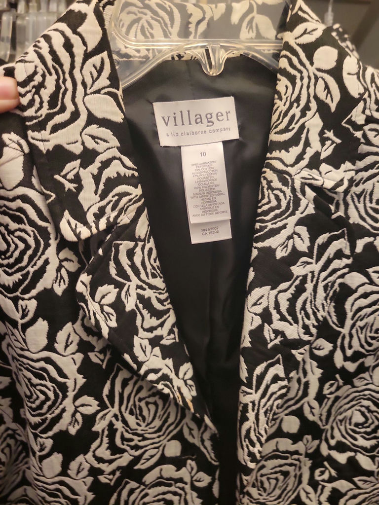 Assorted Women's Clothing and Jackets - image 8 of 18
