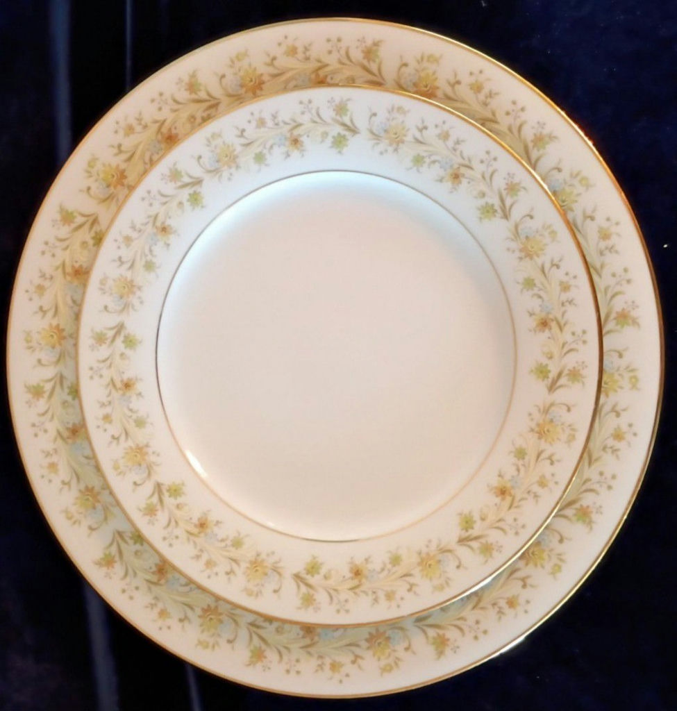 Contemporary Noritake Andorra China Dinnerware Set - image 4 of 7