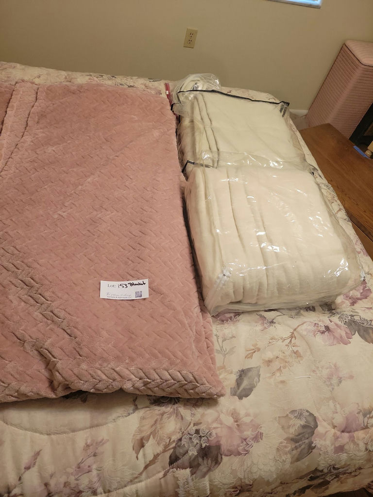 Pink Throw Blanket and White Heated Blanket - image 1 of 5