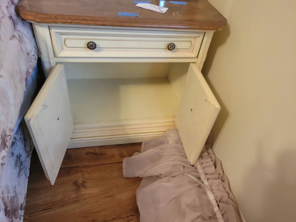 Nightstand and Table Lamp - image 7 of 8