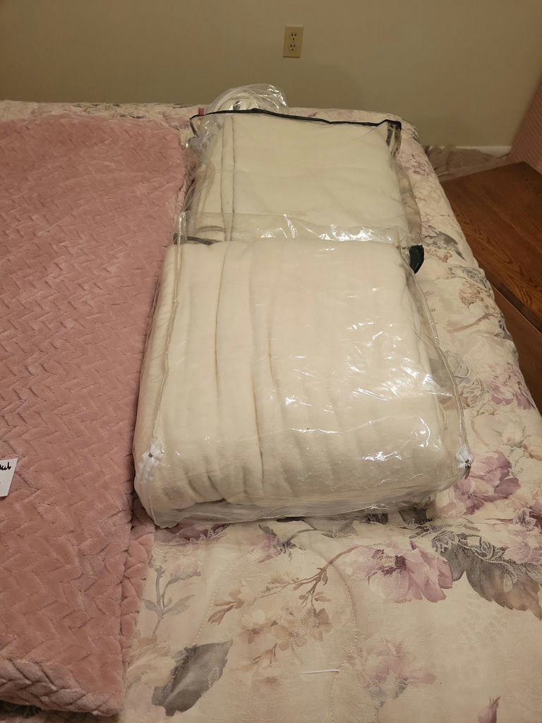 Pink Throw Blanket and White Heated Blanket - image 3 of 5