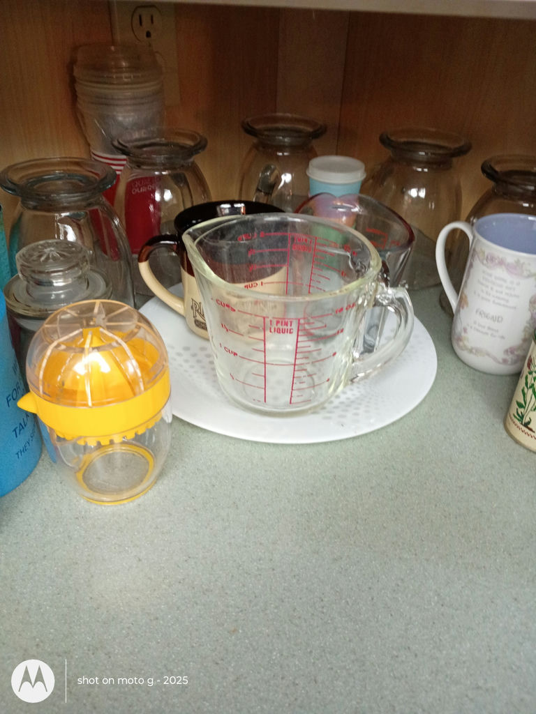 Farberware Four-Slice Toaster and Assorted Kitchenware - image 1 of 6