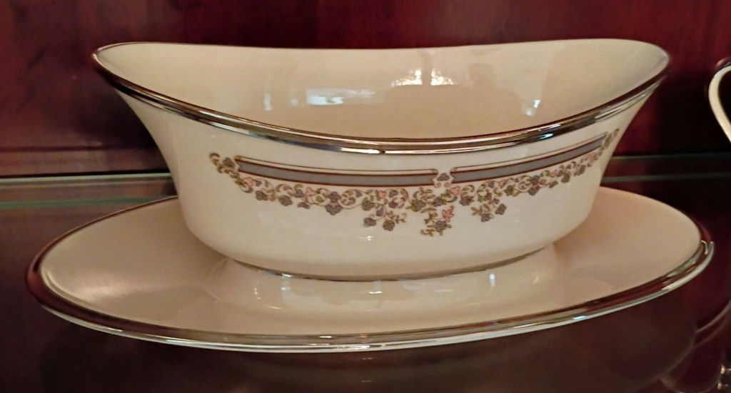 Porcelain Creamer, Gravy Boat with Underplate, and Covered Sugar Bowl - image 4 of 5