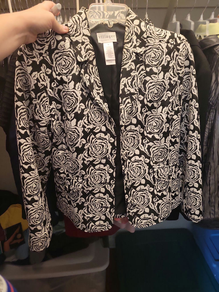 Assorted Women's Clothing and Jackets - image 7 of 18
