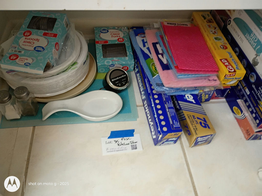 Assorted Kitchen Supplies and Cleaning Items - image 1 of 4