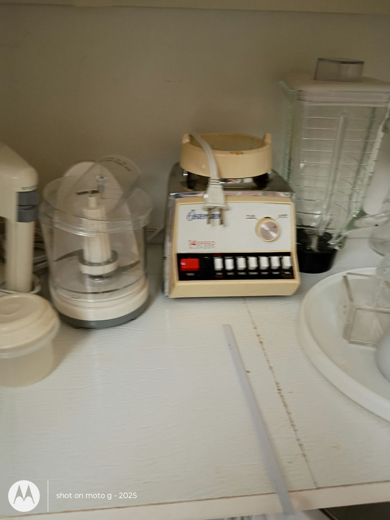 Vintage Kitchen Appliances and Accessories - image 3 of 4