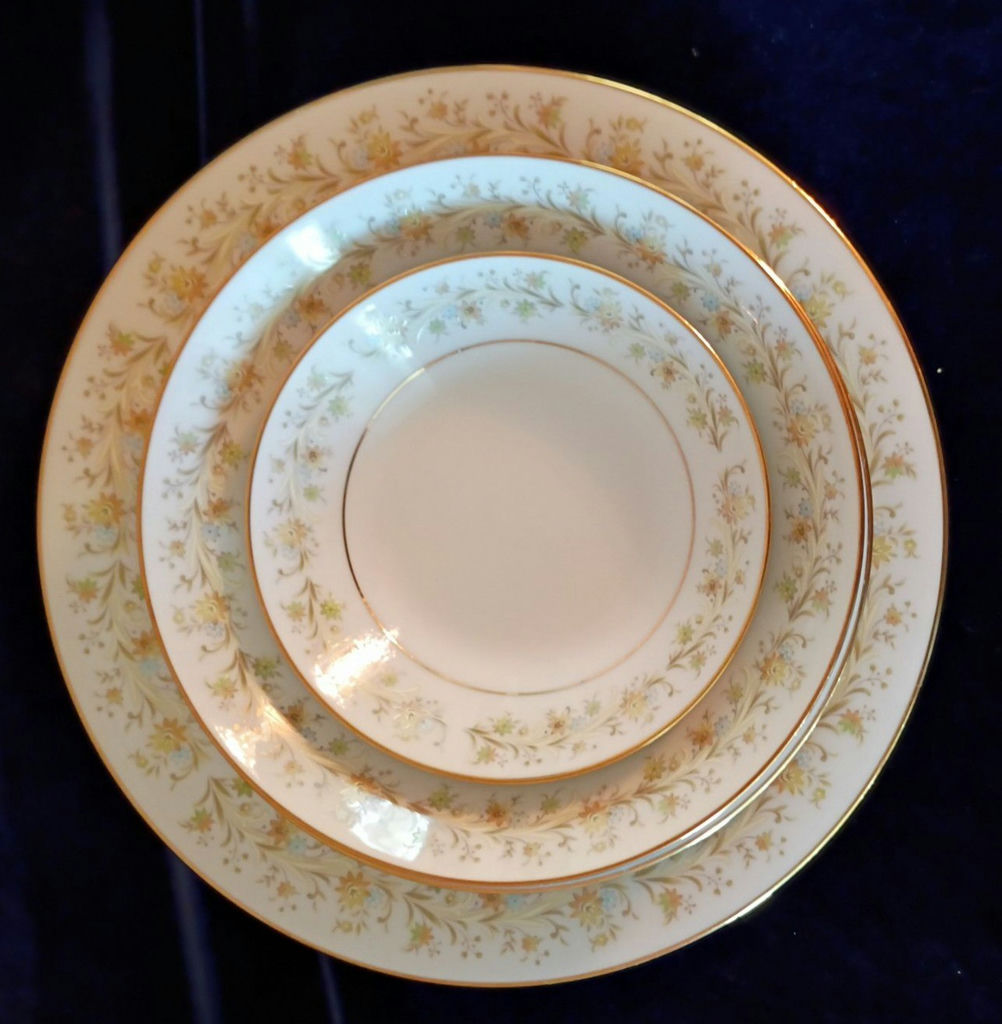 Contemporary Noritake Andorra China Dinnerware Set - image 6 of 7
