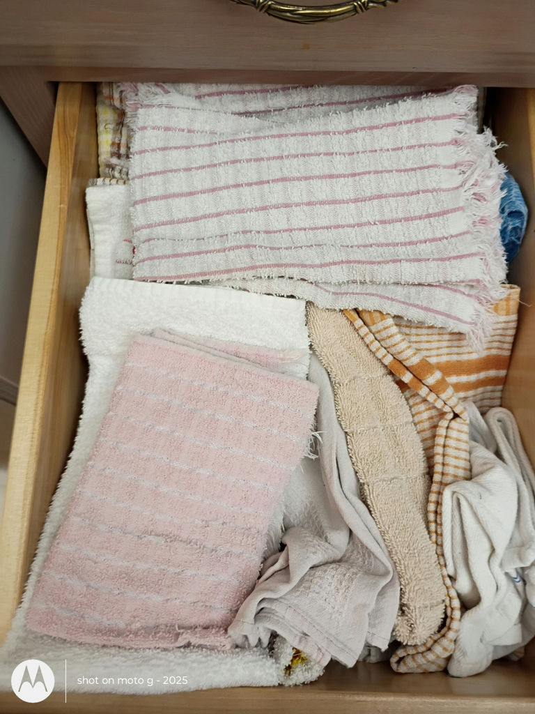 Assorted Kitchen Towels and Plastic Wrap Boxes - image 4 of 5