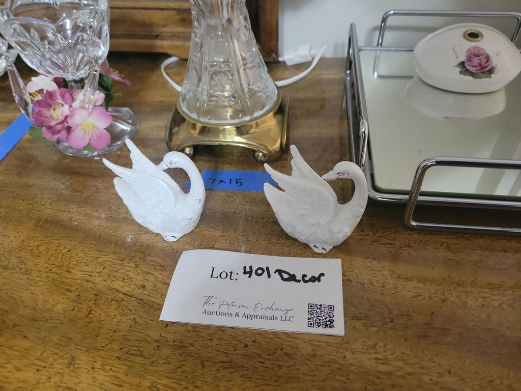 Crystal Lamp and Assorted Decorative Items - image 3 of 7