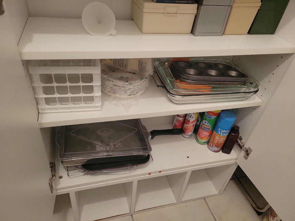 Assorted Kitchen Bakeware, Storage Containers, and Household Supplies - image 1 of 5
