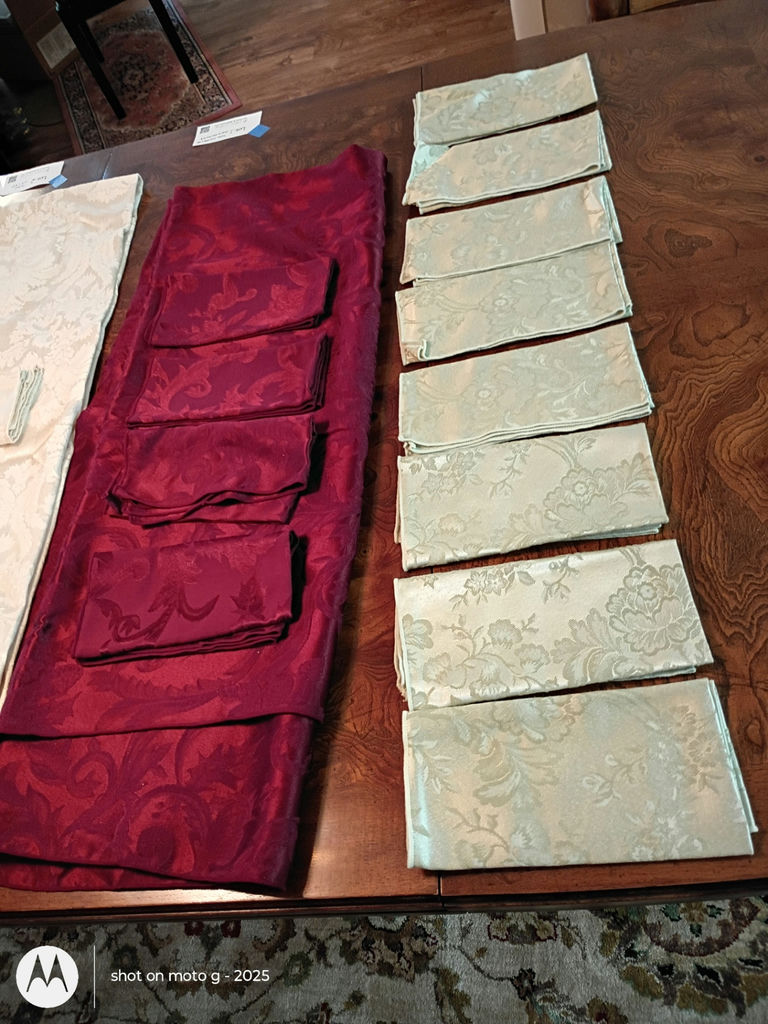 Assorted Table Linens, Placemats, and Decorative Doilies - image 16 of 18