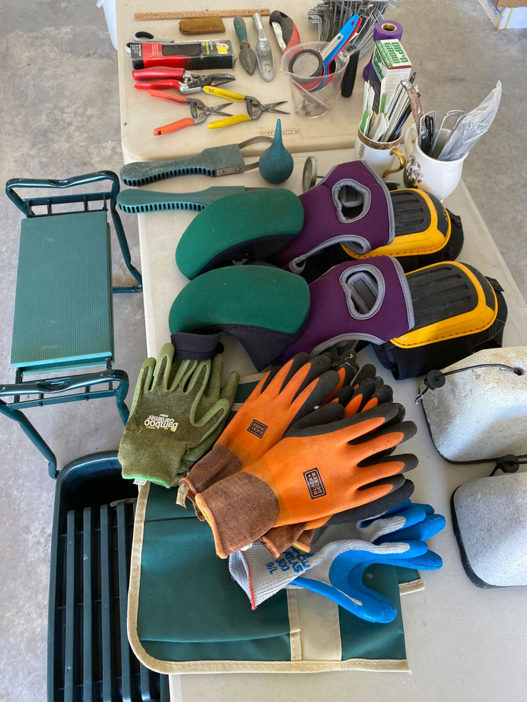 Gardening Tools, Gloves, Knee Pads and Benches - image 1 of 6