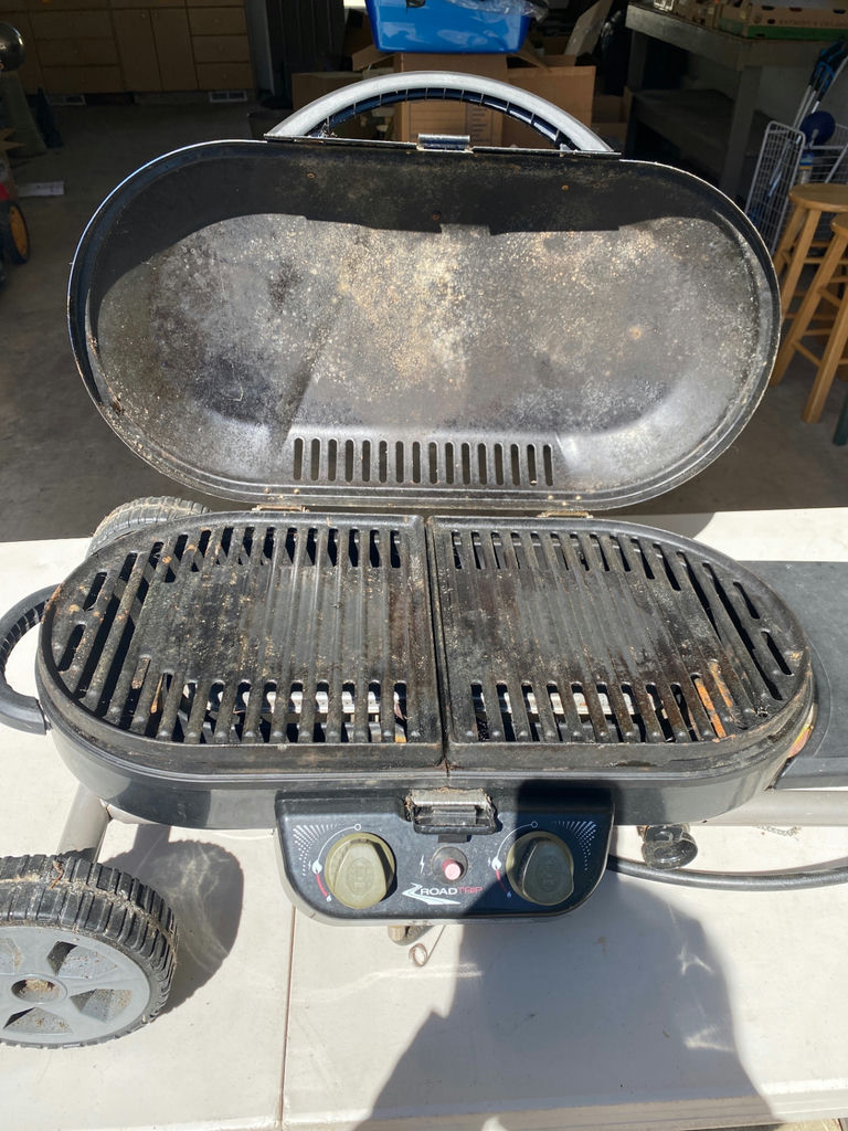 Portable Gas Grill on Cart and Tanks - image 5 of 7