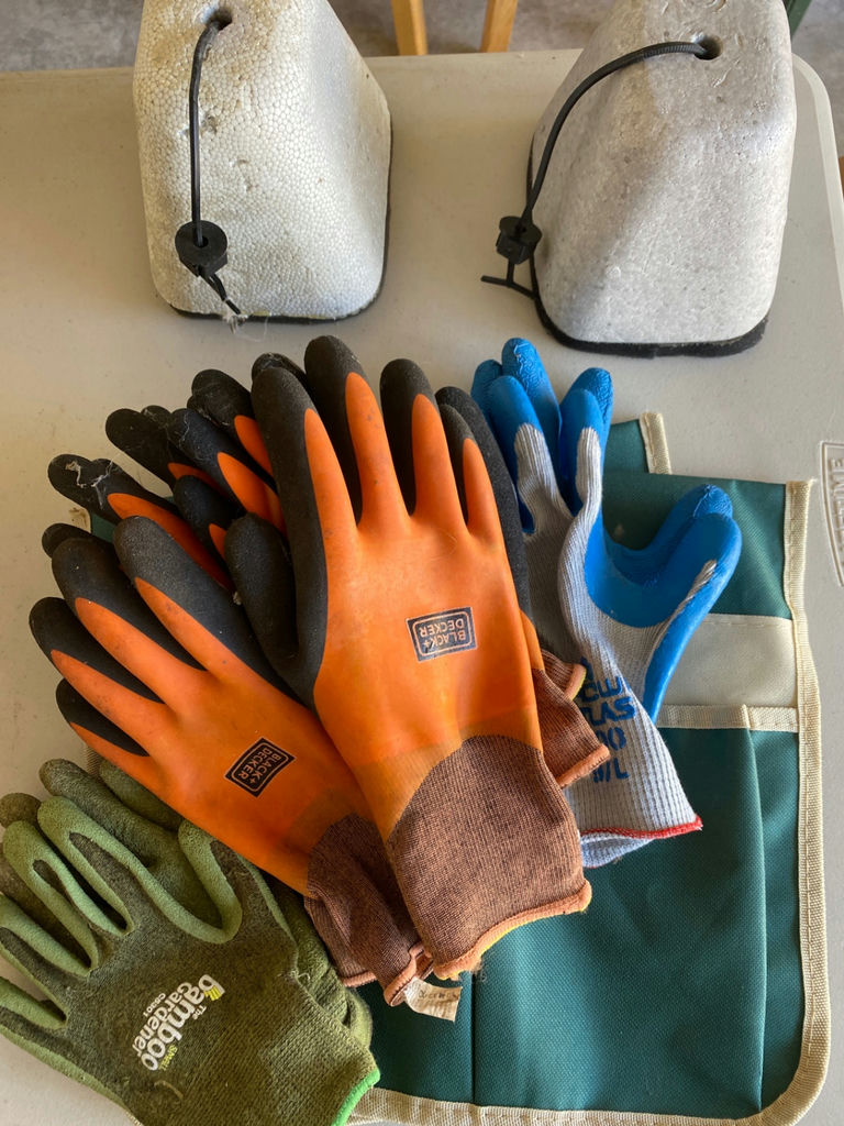 Gardening Tools, Gloves, Knee Pads and Benches - image 5 of 6