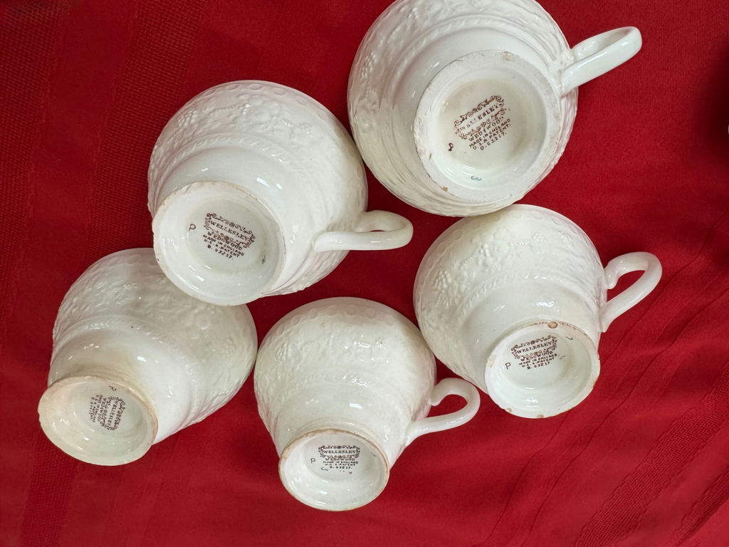 Rare Wedgewood "Tintern" Wellesley Tea & Coffee Service - image 14 of 17