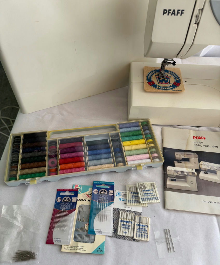 Pfaff Hobby 1030 sewing machine with accessories and patterns - image 2 of 13