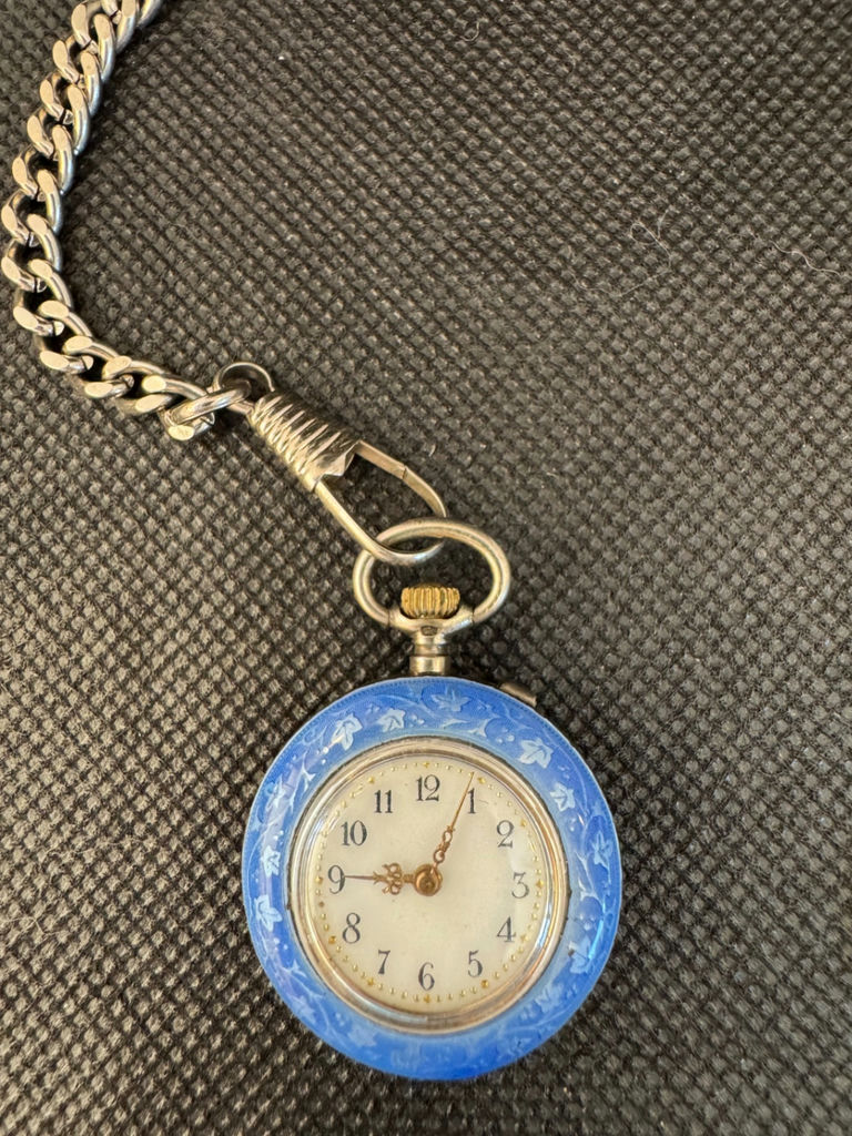 Vintage Timepieces & Keepsakes Collection - image 4 of 6