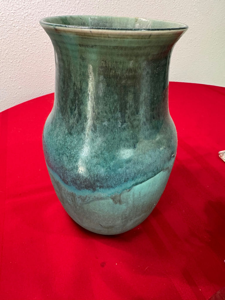 Seashells, vase, and decorative glass objects - image 5 of 6