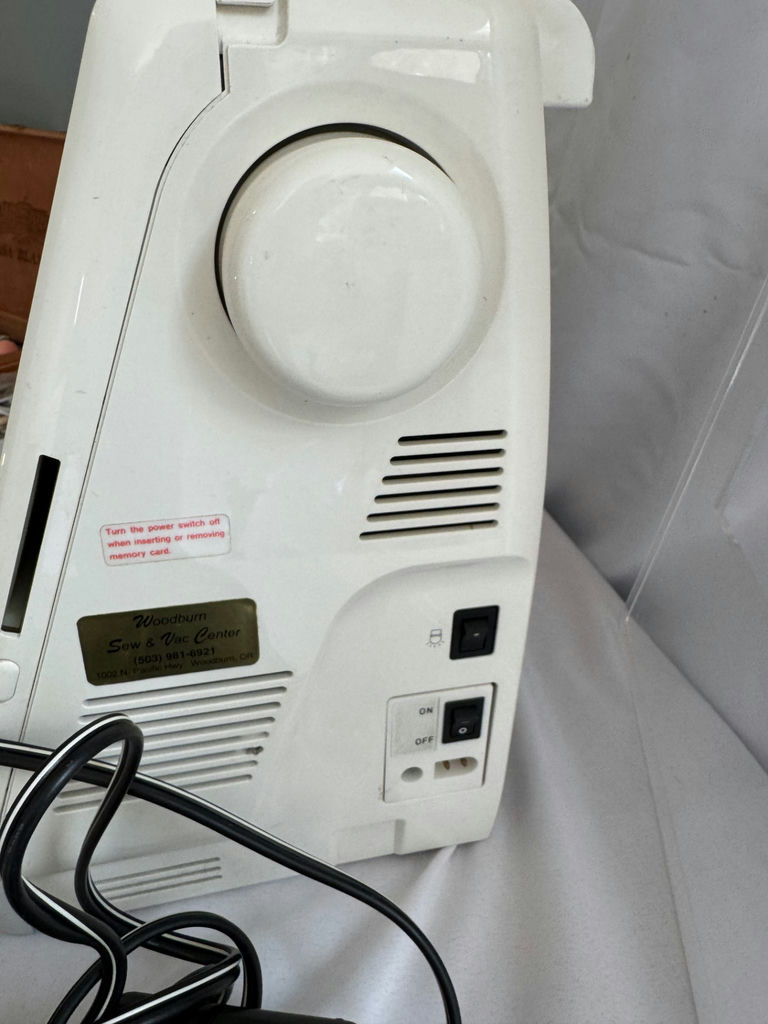 Memory Craft sewing machines with accessories - image 3 of 15