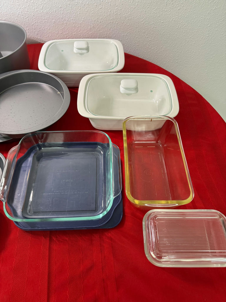 Bakeware Lot - image 3 of 3
