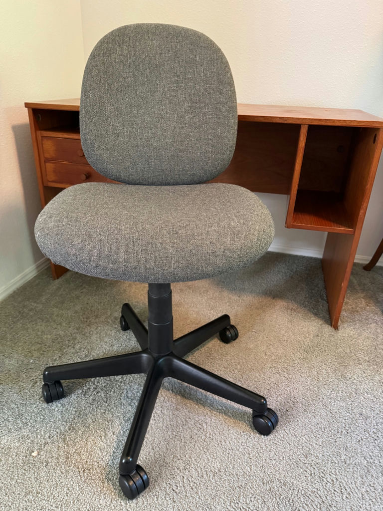 Office Desk and Rolling Chair - image 6 of 8