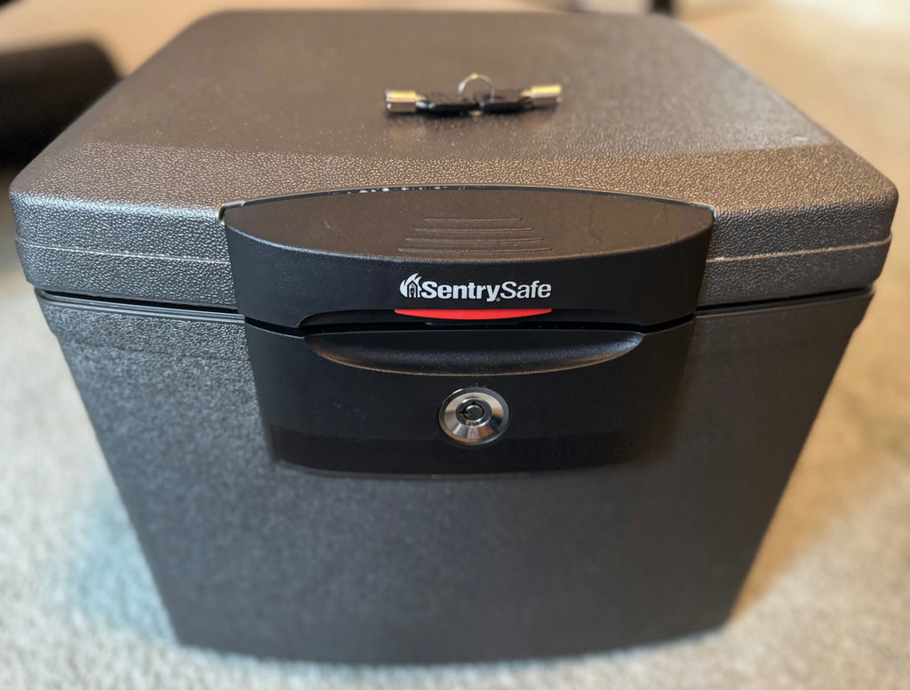 SentrySafe compact security safe with front key lock - image 3 of 4