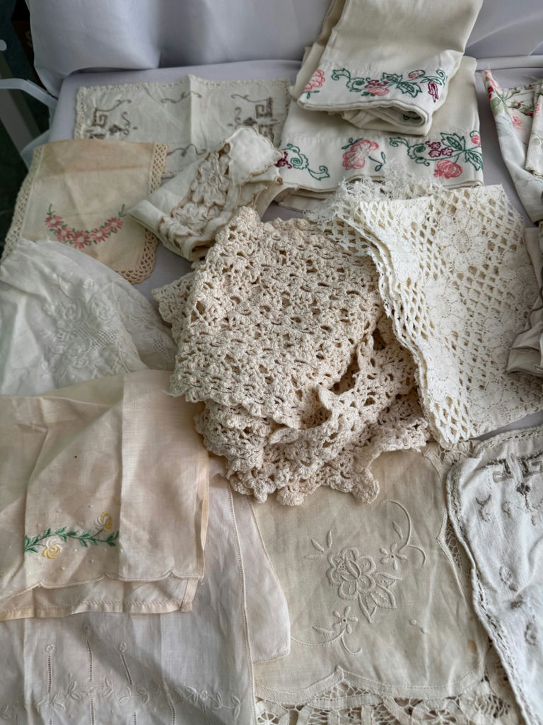Assorted embroidered vintage linen textiles and fabrics - image 2 of 4