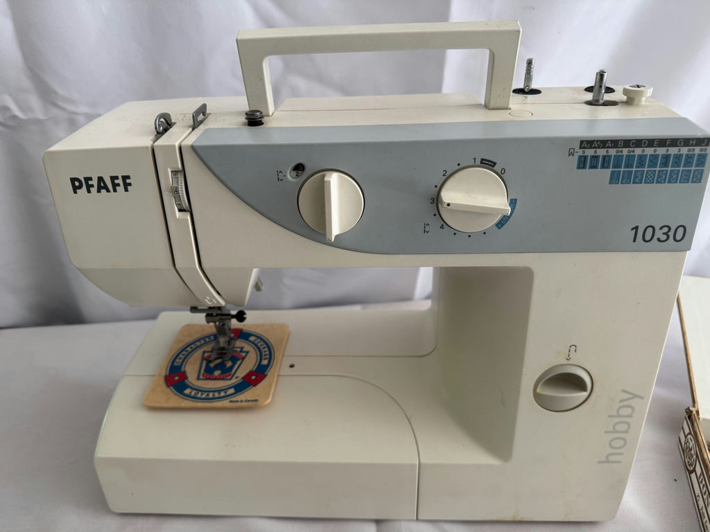 Pfaff Hobby 1030 sewing machine with accessories and patterns - image 8 of 13