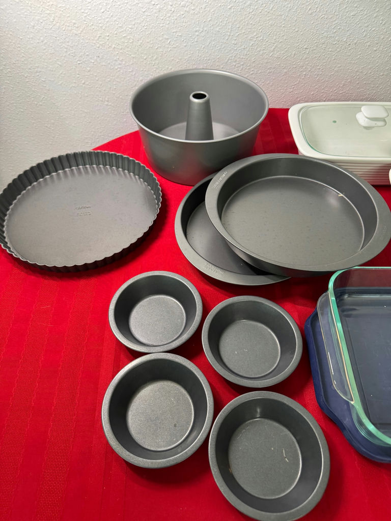Bakeware Lot - image 2 of 3
