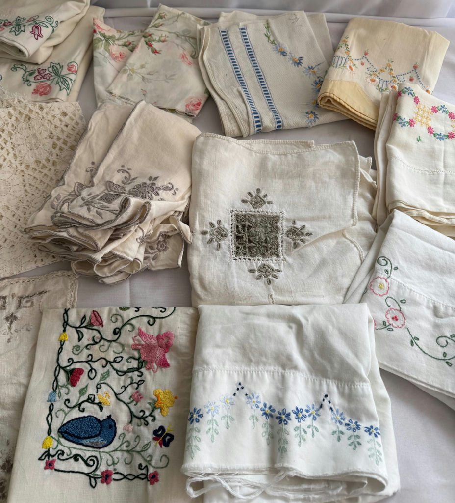 Assorted embroidered vintage linen textiles and fabrics - image 3 of 4