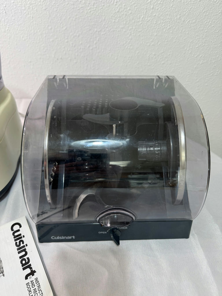 Cuisinart blender and food processor with attachments - image 3 of 4