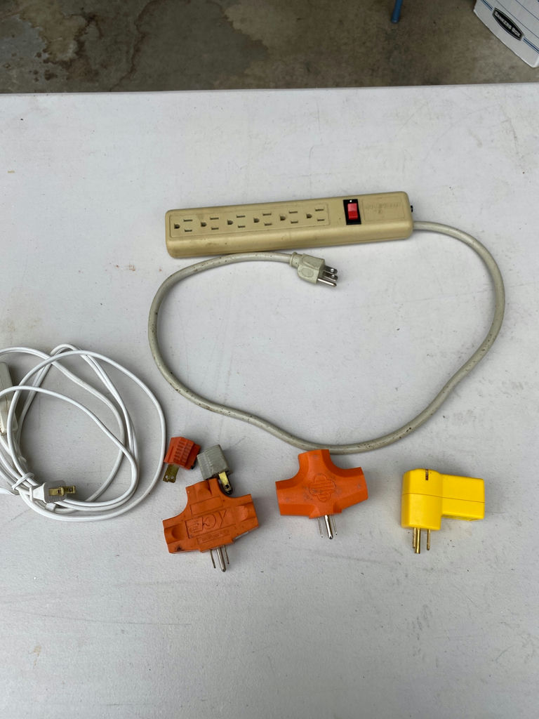 Power Cords and Adapters - image 4 of 4