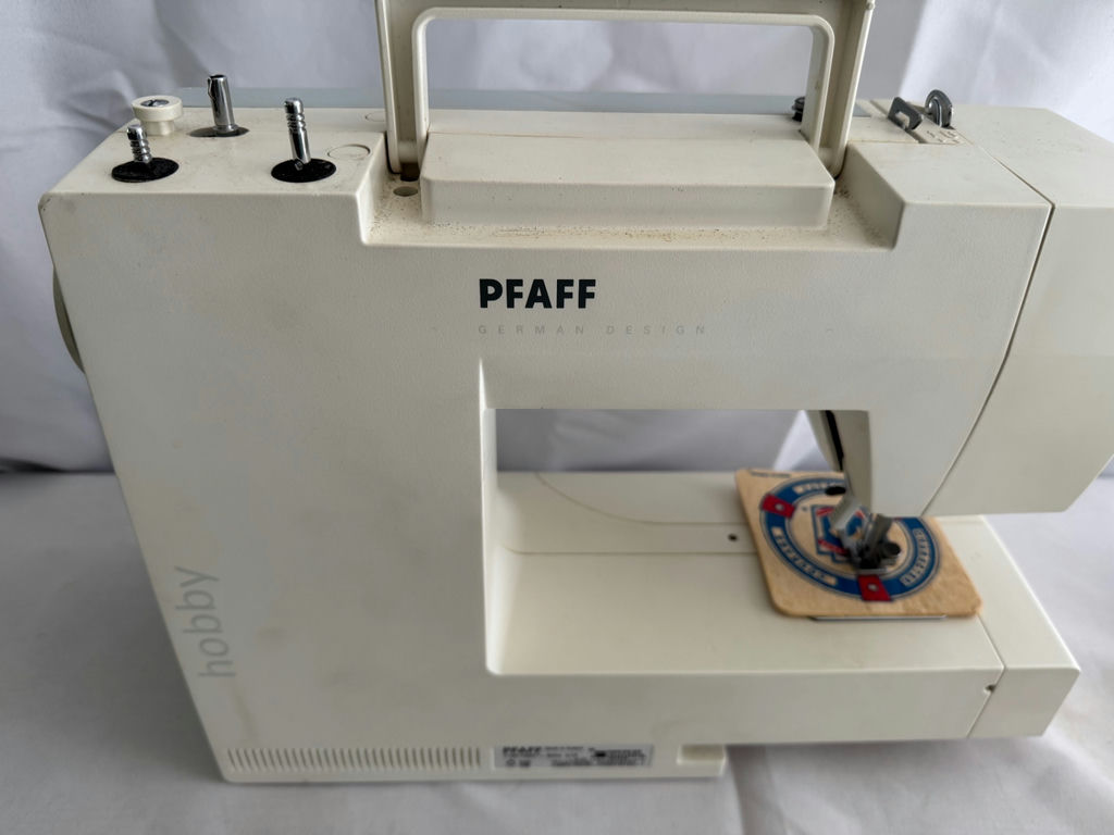 Pfaff Hobby 1030 sewing machine with accessories and patterns - image 9 of 13